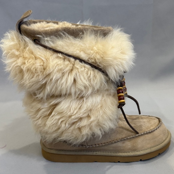 UGG Australia Rainier Beaded Fur-Trim Shearling Boots (SN 5189) — Women’s 8 - Picture 7 of 11